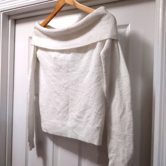 Forever 21 Off the Shoulder Sweater - Picture 5 of 5